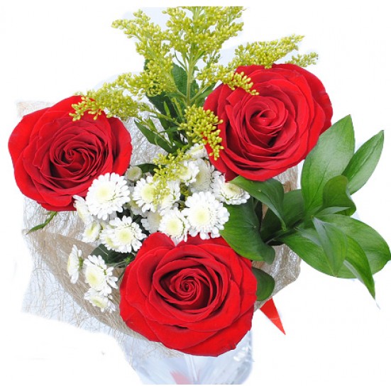 Букет «3 красных роз и 2 белых хризантем» - фото 2